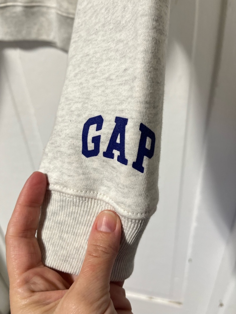 NWT Gap × Disney Minnie Mouse Oversized Graphic Sweatshirt Tennis Size Medium - Picture 3 of 7